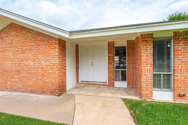 414 N Yaupon Street, Richwood, TX 77531