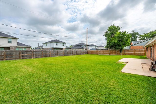 414 N Yaupon Street, Richwood, TX 77531