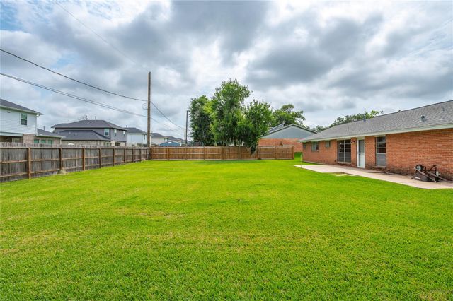414 N Yaupon Street, Richwood, TX 77531