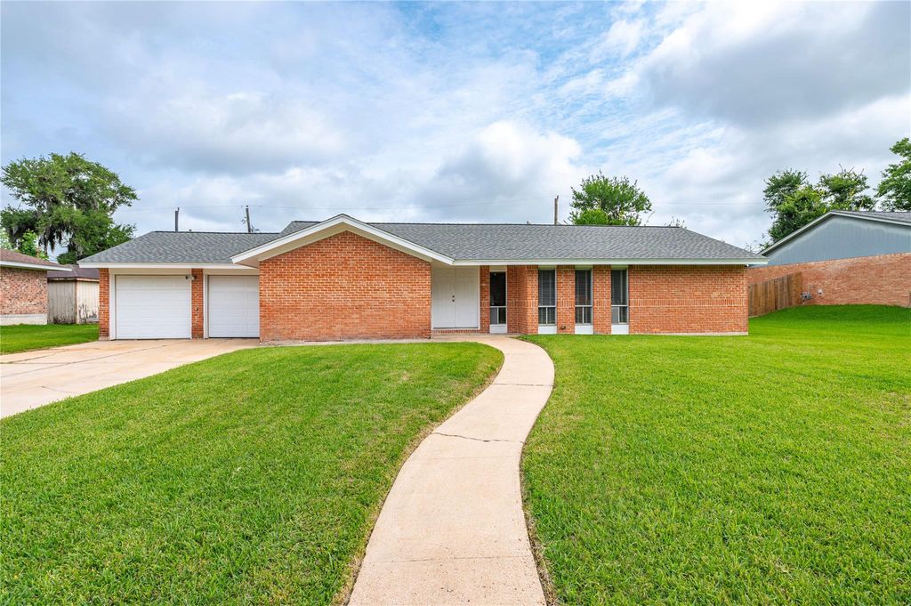 414 N Yaupon Street, Richwood, TX 77531
