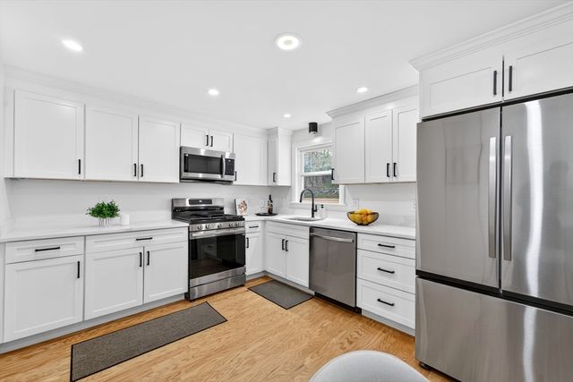 6 Sunset Dr, Randolph, MA 02368