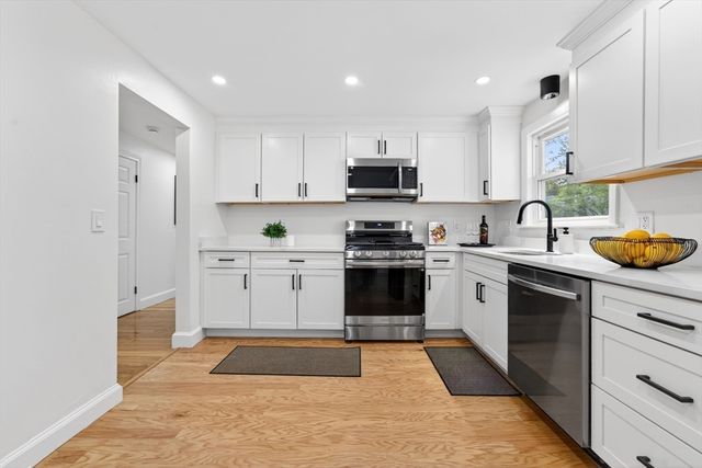 6 Sunset Dr, Randolph, MA 02368