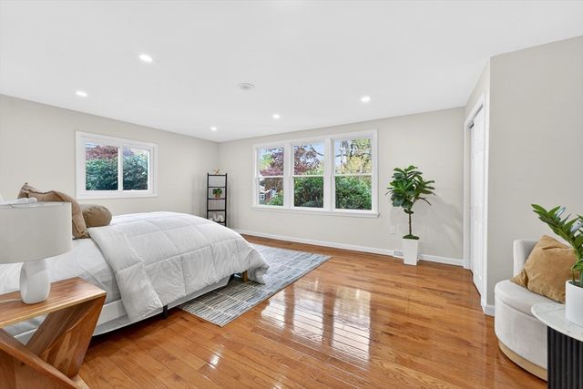 6 Sunset Dr, Randolph, MA 02368
