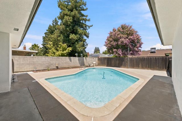 1568 E Calimyrna Avenue, Fresno, CA 93710