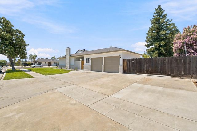 1568 E Calimyrna Avenue, Fresno, CA 93710