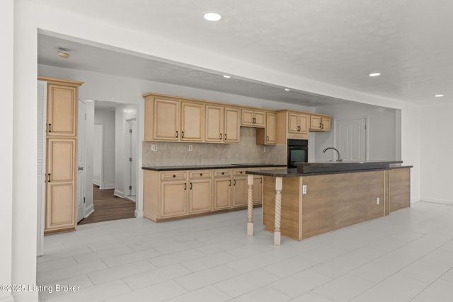 5533 Bruce Ave, Louisville, KY 40214