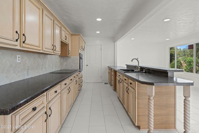 5533 Bruce Ave, Louisville, KY 40214