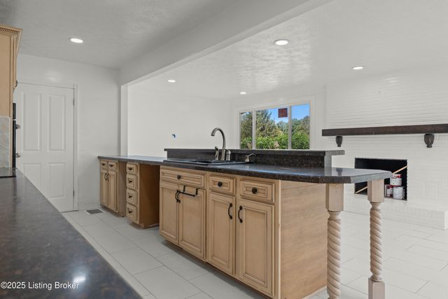 5533 Bruce Ave, Louisville, KY 40214