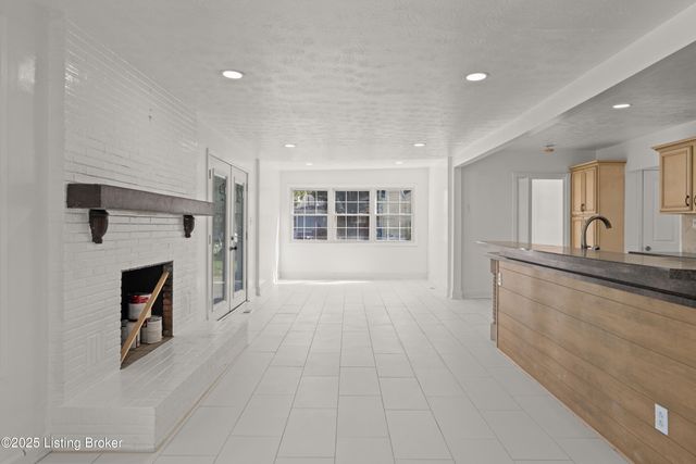 5533 Bruce Ave, Louisville, KY 40214