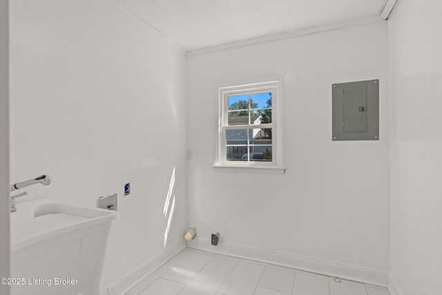 5533 Bruce Ave, Louisville, KY 40214