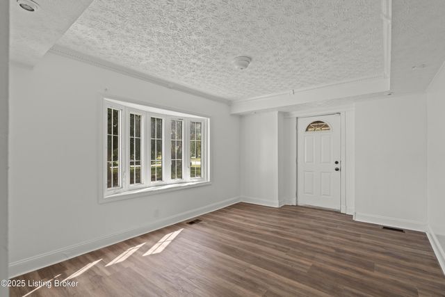 5533 Bruce Ave, Louisville, KY 40214