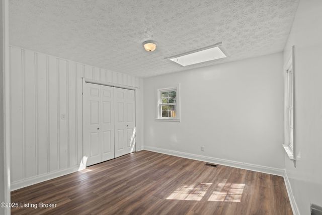 5533 Bruce Ave, Louisville, KY 40214