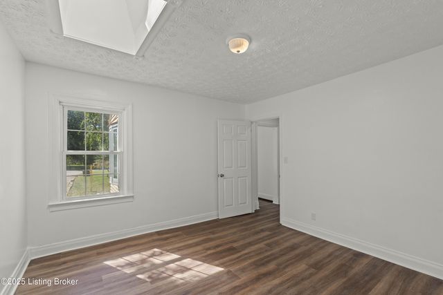 5533 Bruce Ave, Louisville, KY 40214