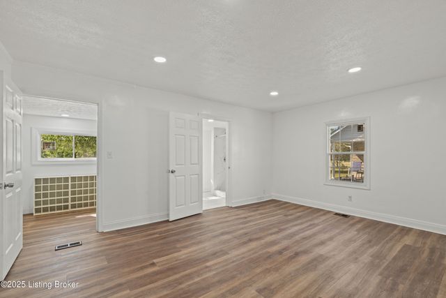 5533 Bruce Ave, Louisville, KY 40214