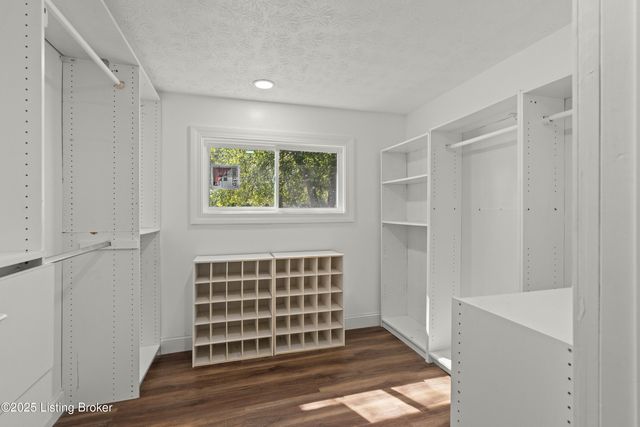 5533 Bruce Ave, Louisville, KY 40214