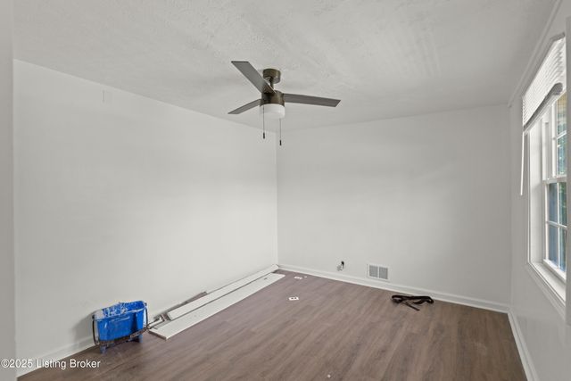 5533 Bruce Ave, Louisville, KY 40214