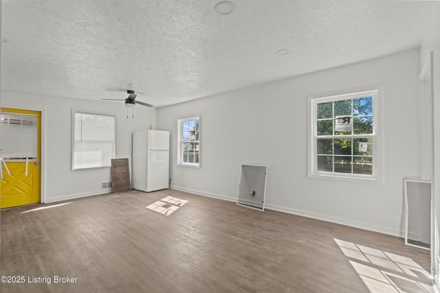 5533 Bruce Ave, Louisville, KY 40214