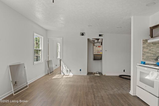 5533 Bruce Ave, Louisville, KY 40214