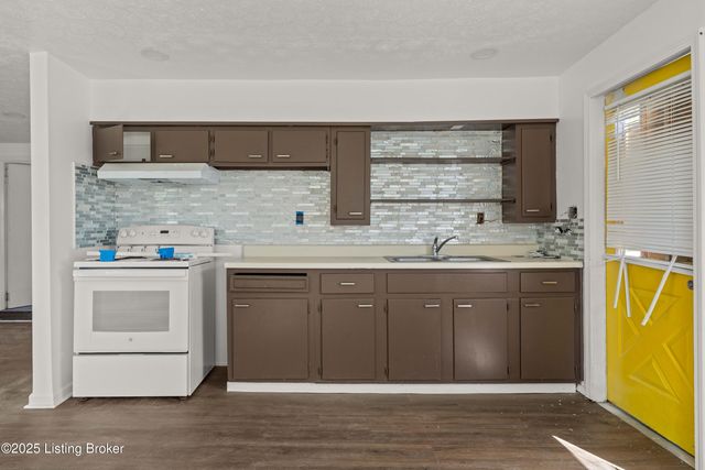 5533 Bruce Ave, Louisville, KY 40214