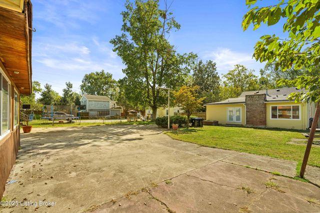 5533 Bruce Ave, Louisville, KY 40214