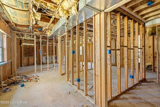 5533 Bruce Ave, Louisville, KY 40214