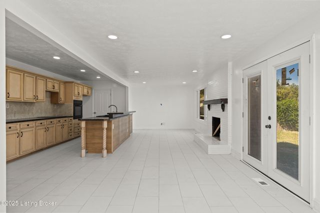 5533 Bruce Ave, Louisville, KY 40214