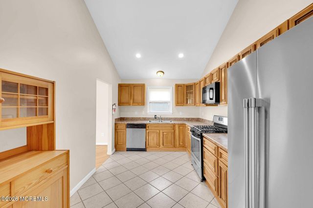 10 Oceanview Avenue, Keansburg, NJ 07734