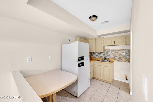 10 Oceanview Avenue, Keansburg, NJ 07734