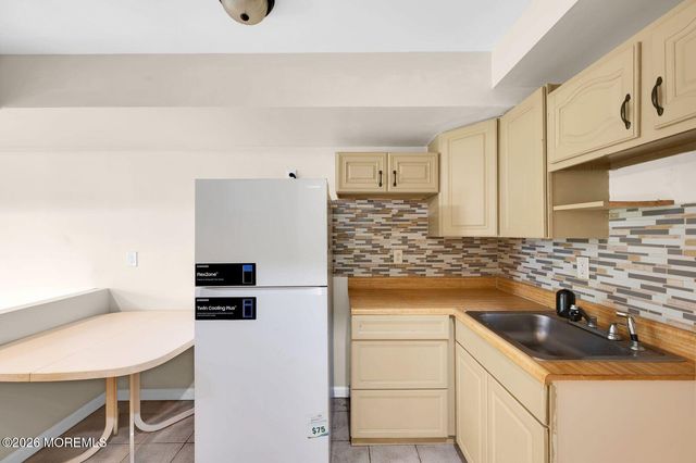 10 Oceanview Avenue, Keansburg, NJ 07734