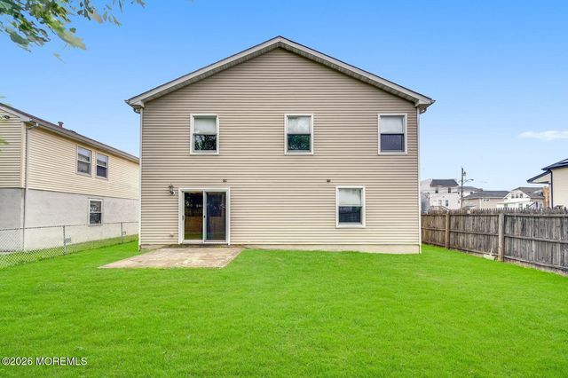 10 Oceanview Avenue, Keansburg, NJ 07734