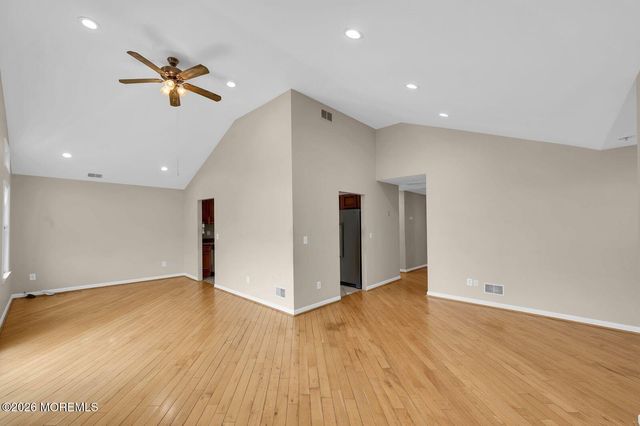 10 Oceanview Avenue, Keansburg, NJ 07734