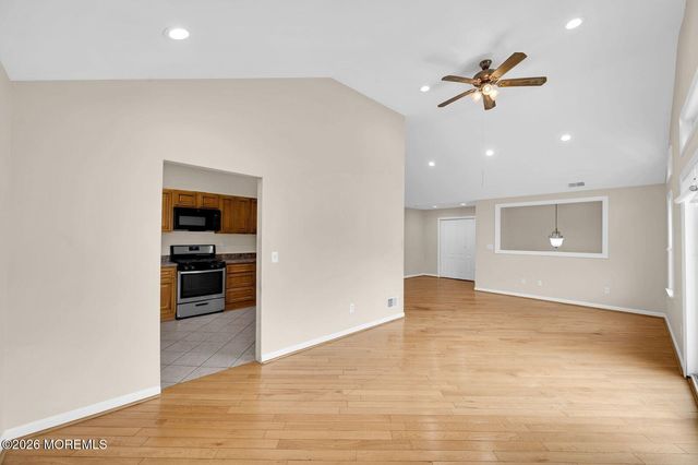10 Oceanview Avenue, Keansburg, NJ 07734