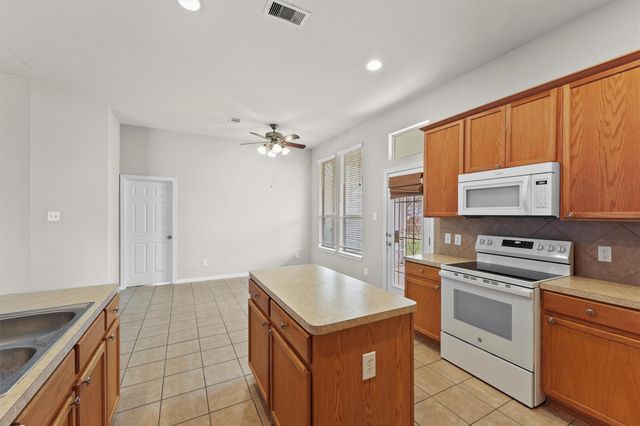 26975 Sabinal Trail, Magnolia, TX 77355