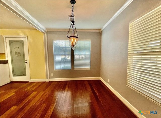 2001 E Forrest Street, Victoria, TX 77901