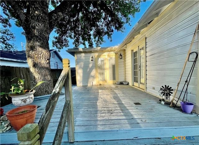 2001 E Forrest Street, Victoria, TX 77901