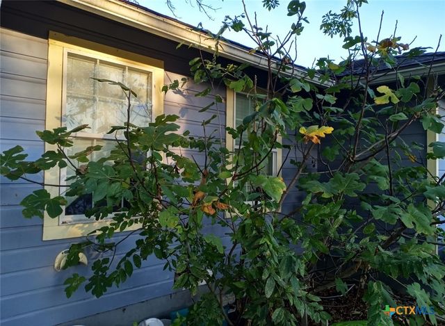 2001 E Forrest Street, Victoria, TX 77901