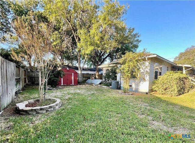 2001 E Forrest Street, Victoria, TX 77901