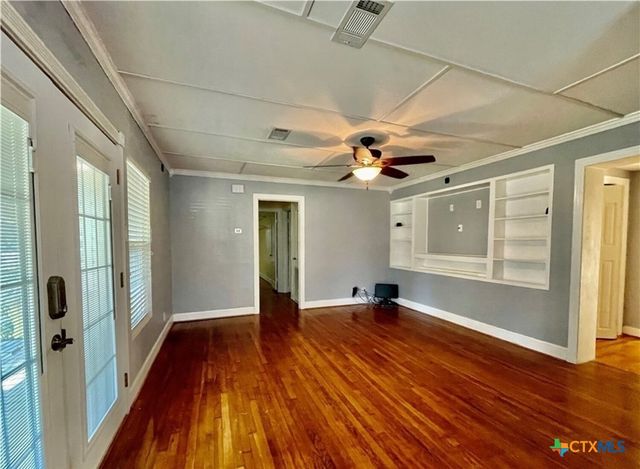 2001 E Forrest Street, Victoria, TX 77901