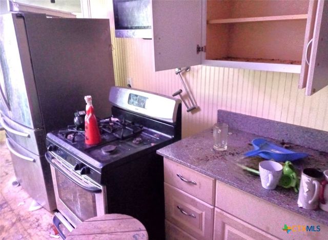 2001 E Forrest Street, Victoria, TX 77901