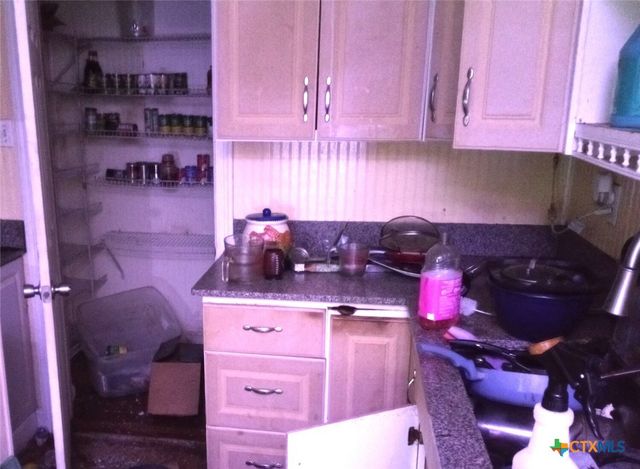 2001 E Forrest Street, Victoria, TX 77901