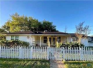 2001 E Forrest Street, Victoria, TX 77901