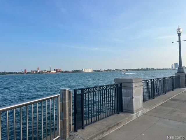 274 Main Sail Court, Detroit, MI 48207