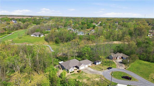 21 Burnmouth Lane, Bella Vista, AR 72715