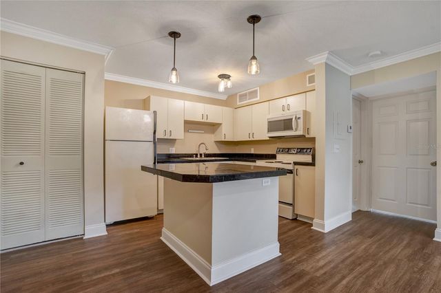 370 LAKE TAHOE COURT 202, Altamonte Springs, FL 32701
