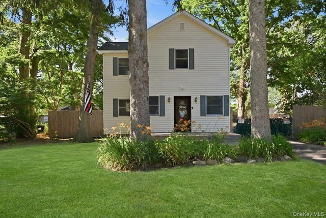12 Thorne Street, Ronkonkoma, NY 11779