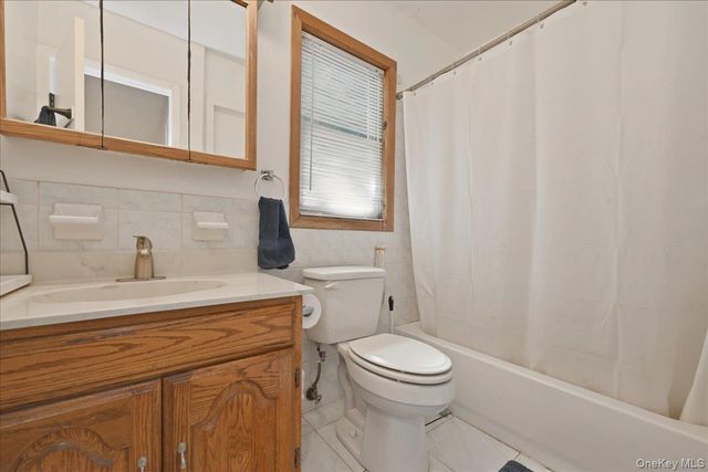 12 Thorne Street, Ronkonkoma, NY 11779