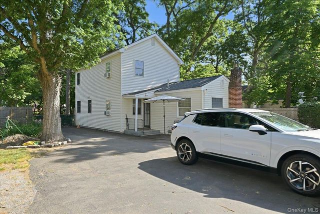 12 Thorne Street, Ronkonkoma, NY 11779