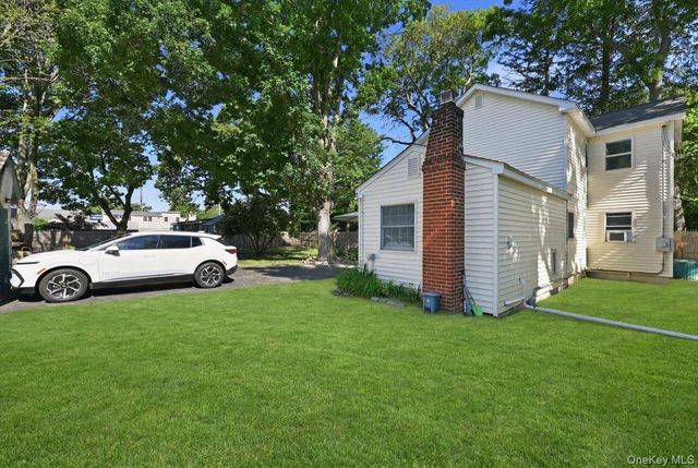 12 Thorne Street, Ronkonkoma, NY 11779