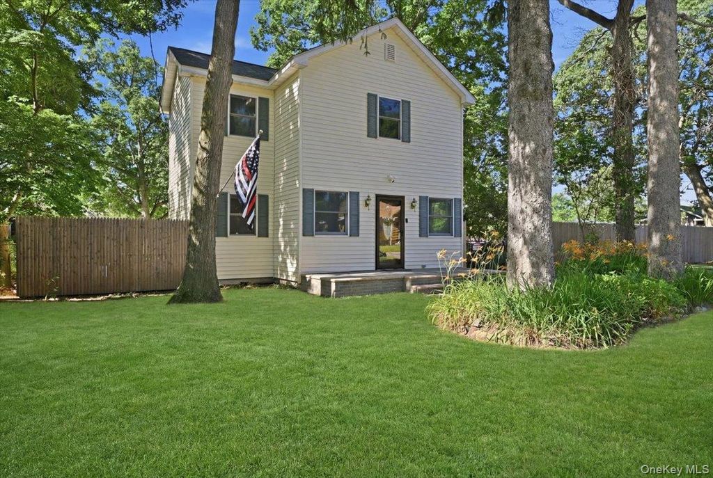 12 Thorne Street, Ronkonkoma, NY 11779