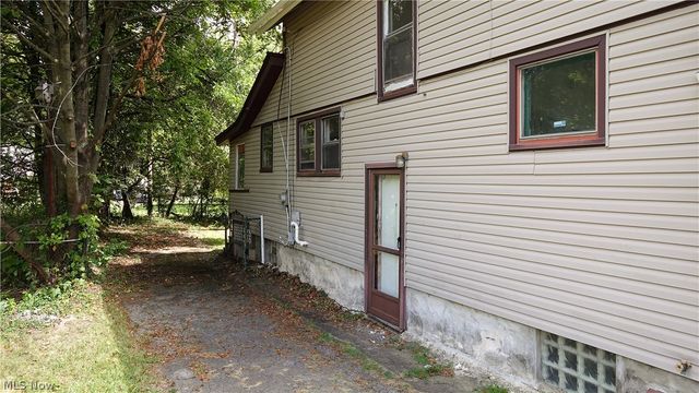 148 Saint Louis Avenue, Youngstown, OH 44507